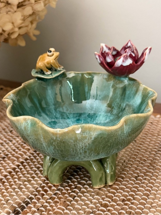 Other - Vintage Majolica Style Lotus Bowl with Frog Accent